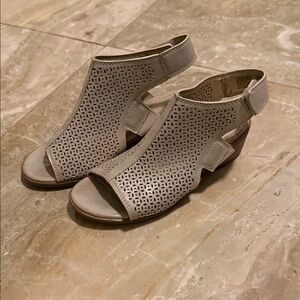 Wonder Nation Elegant Gray Girls Sandals